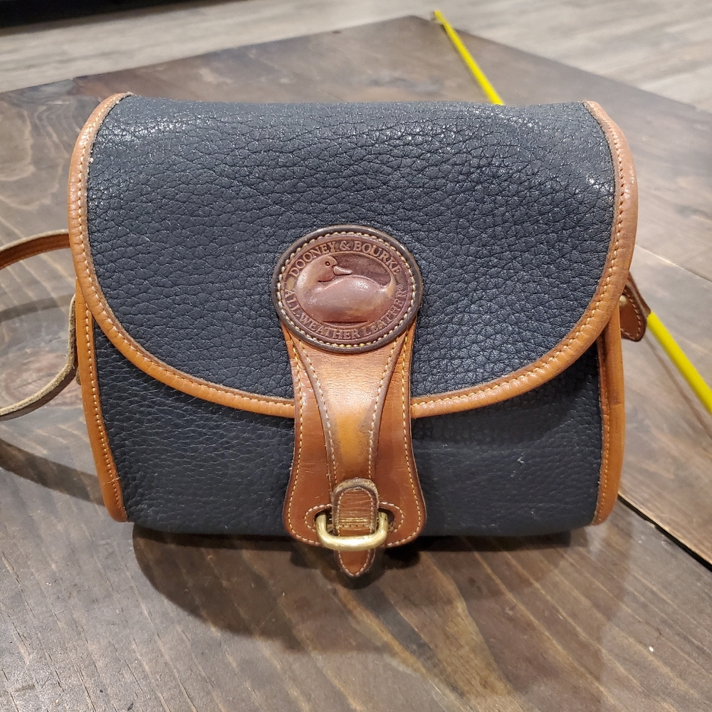 Vintage Dooney & Bourke small purse